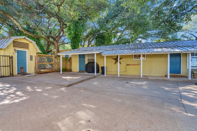 3814 Pawnee Court, Granbury, TX 76048