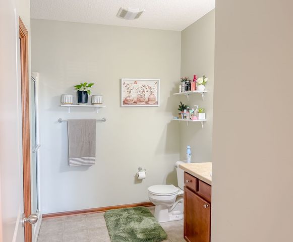 2702 NE Oak Drive 2, Ankeny, IA 50021