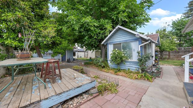 104 N Orange Avenue, Exeter, CA 93221