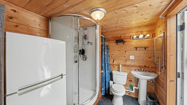 104 N Orange Avenue, Exeter, CA 93221