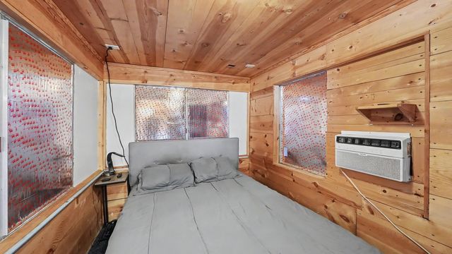 104 N Orange Avenue, Exeter, CA 93221