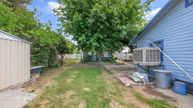 104 N Orange Avenue, Exeter, CA 93221