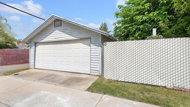 104 N Orange Avenue, Exeter, CA 93221