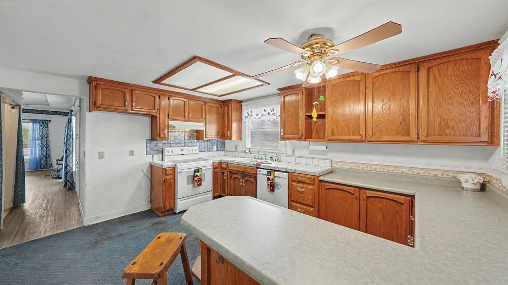 Image 12 of property listing at 104 N Orange Avenue, Exeter, CA 93221