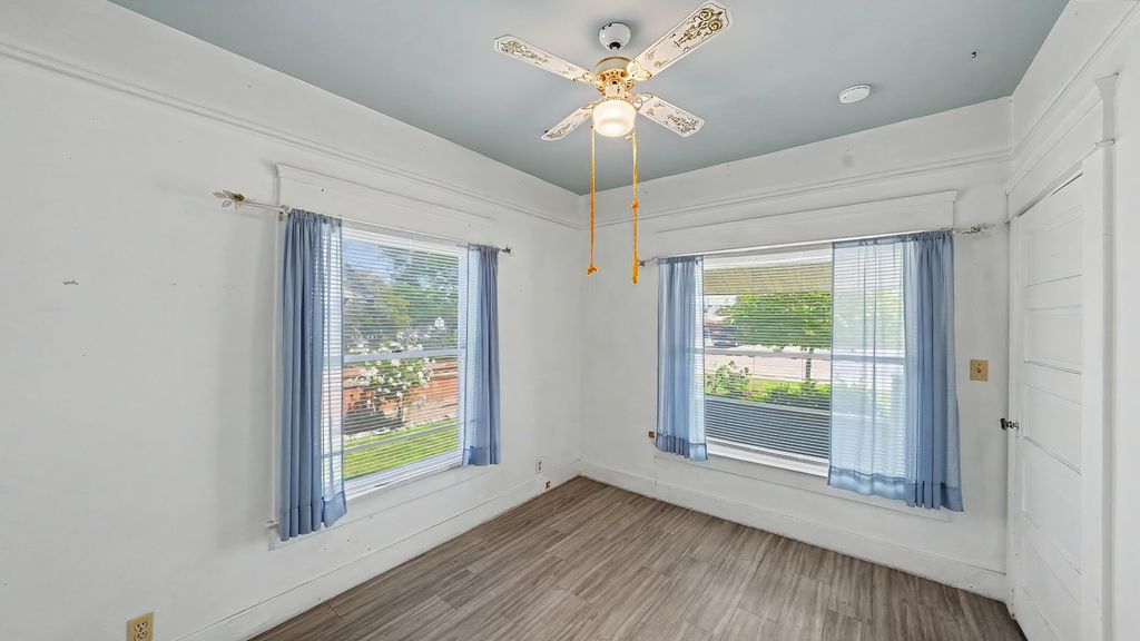 Image 16 of property listing at 104 N Orange Avenue, Exeter, CA 93221