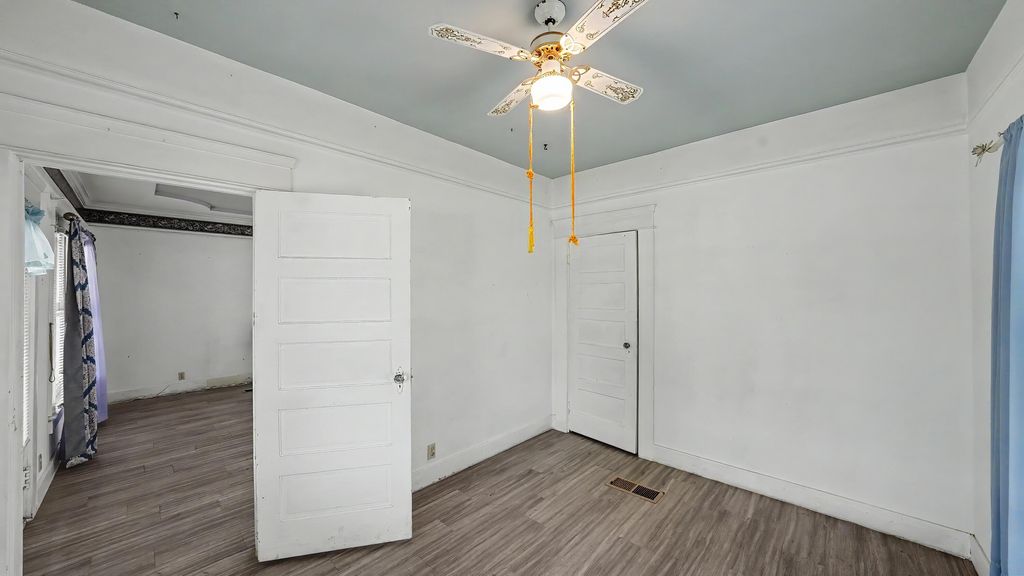 Image 19 of property listing at 104 N Orange Avenue, Exeter, CA 93221