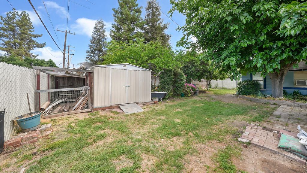 Image 26 of property listing at 104 N Orange Avenue, Exeter, CA 93221
