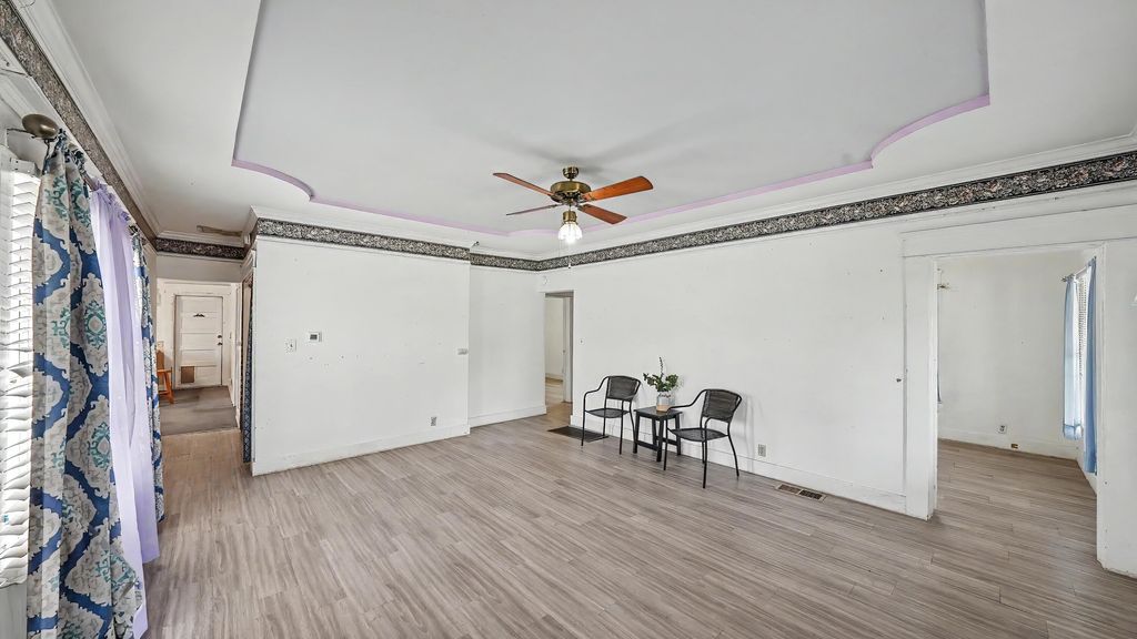 Image 8 of property listing at 104 N Orange Avenue, Exeter, CA 93221