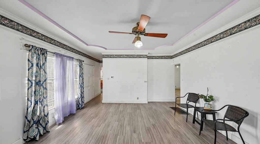 Image 9 of property listing at 104 N Orange Avenue, Exeter, CA 93221