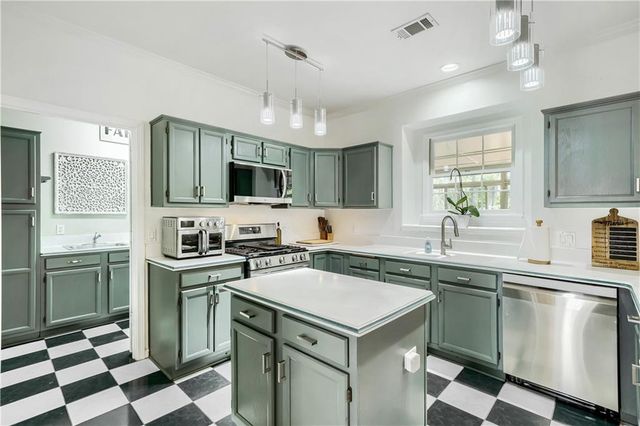 109 Carolinas Way, Fayetteville, GA 30215