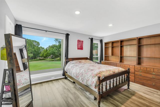 64 April Hill, Conroe, TX 77356