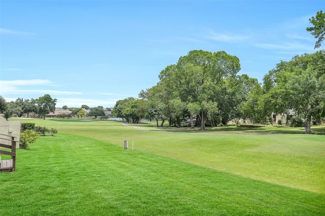 64 April Hill, Conroe, TX 77356
