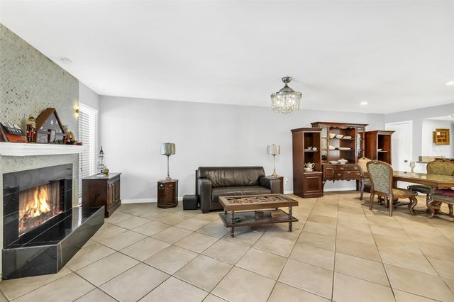 64 April Hill, Conroe, TX 77356