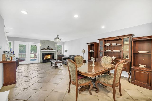 64 April Hill, Conroe, TX 77356