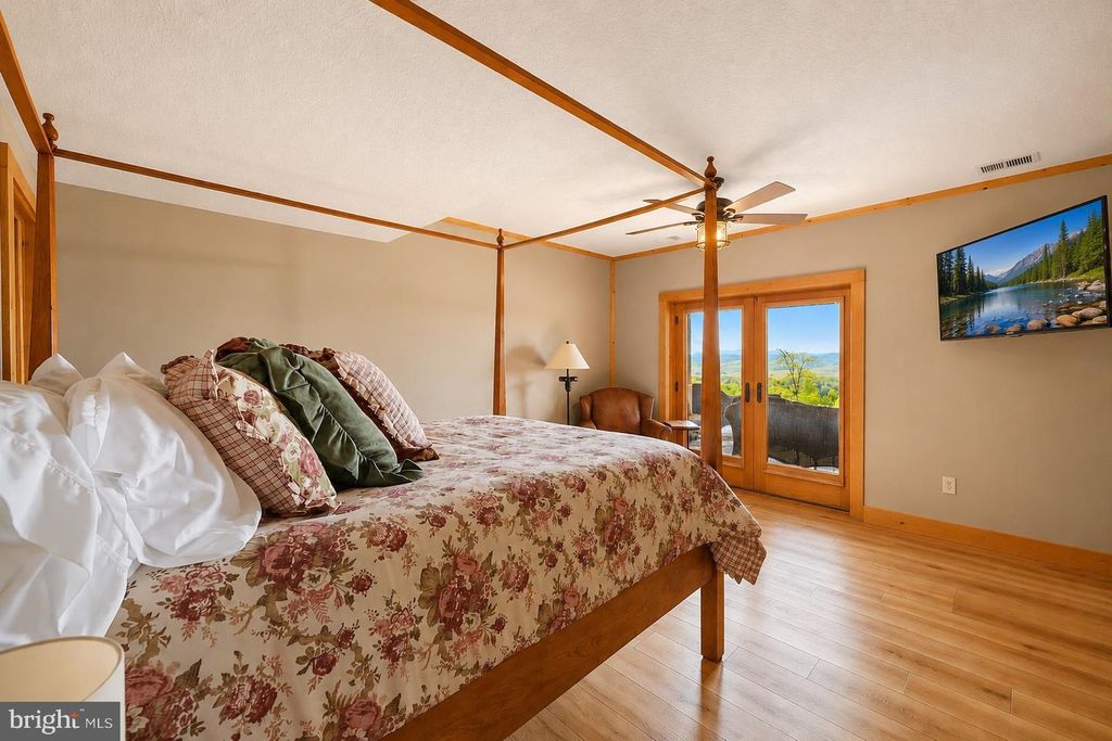 Image 39 of property listing at 670 WOODLANDS HILL LN, Oakland, MD 21550