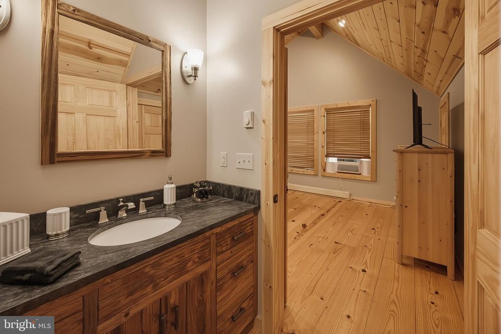 Image 64 of property listing at 670 WOODLANDS HILL LN, Oakland, MD 21550