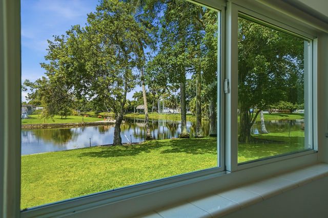 5261 SW 89th Avenue, Cooper City, FL 33328