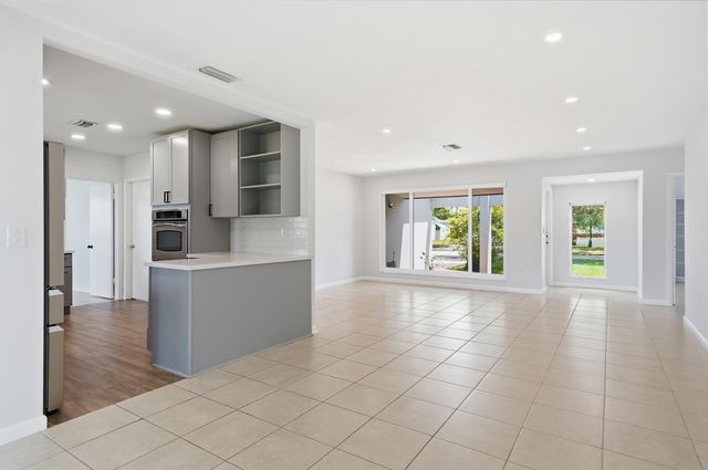 5261 SW 89th Avenue, Cooper City, FL 33328