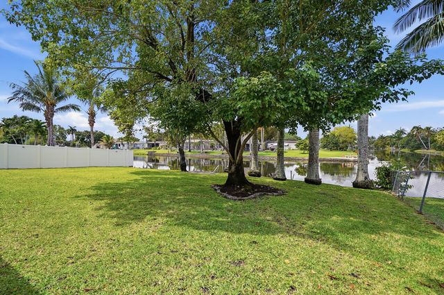 5261 SW 89th Avenue, Cooper City, FL 33328