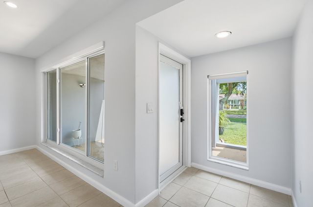 5261 SW 89th Avenue, Cooper City, FL 33328