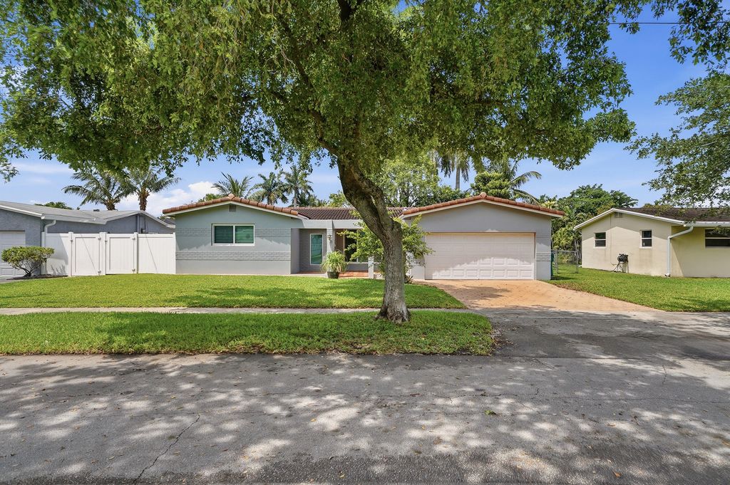 5261 SW 89th Avenue, Cooper City, FL 33328