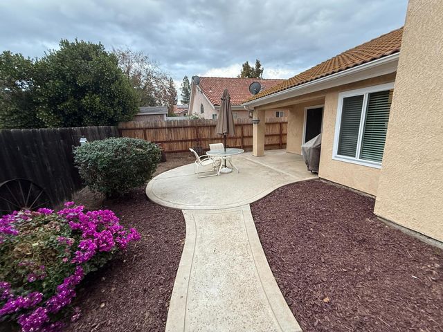 5532 W Wathen Avenue, Fresno, CA 93722