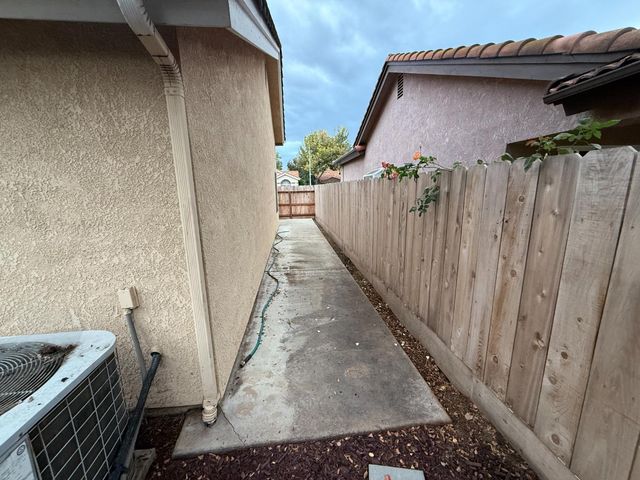 5532 W Wathen Avenue, Fresno, CA 93722