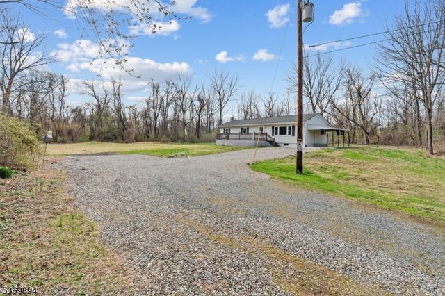 9 Oak St, Mansfield Twp., NJ 07865