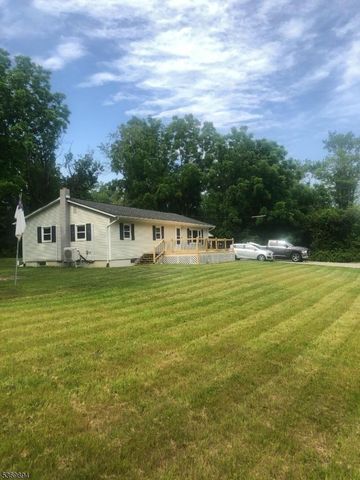 9 Oak St, Mansfield Twp., NJ 07865