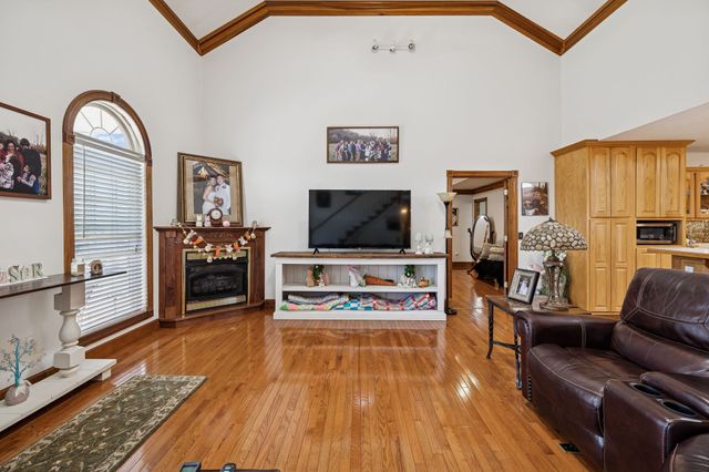 389 Trace Creek Rd, Red Boiling Springs, TN 37150