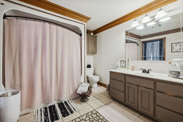 389 Trace Creek Rd, Red Boiling Springs, TN 37150