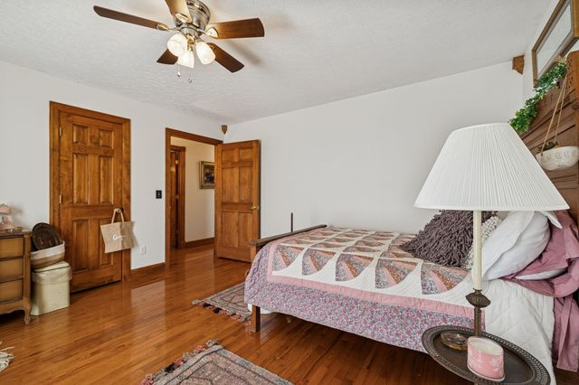 389 Trace Creek Rd, Red Boiling Springs, TN 37150