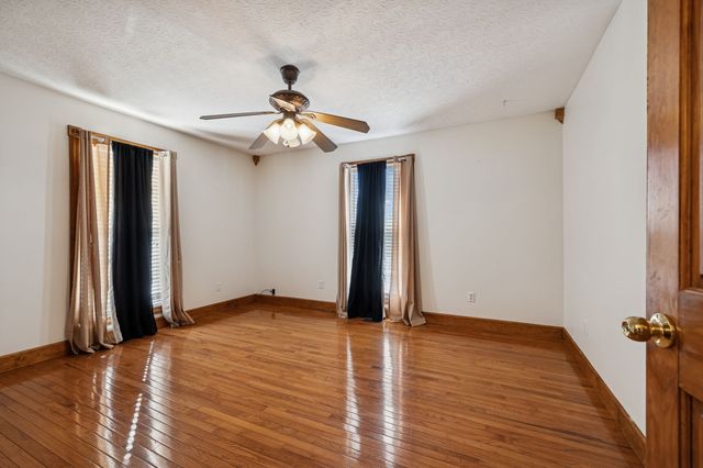 389 Trace Creek Rd, Red Boiling Springs, TN 37150