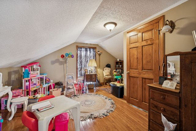 389 Trace Creek Rd, Red Boiling Springs, TN 37150