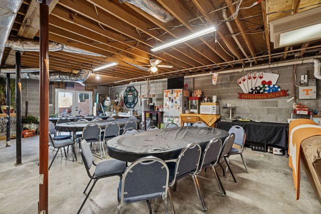 389 Trace Creek Rd, Red Boiling Springs, TN 37150