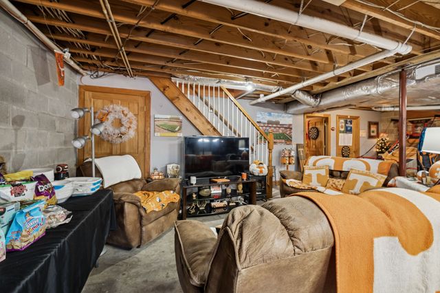 389 Trace Creek Rd, Red Boiling Springs, TN 37150