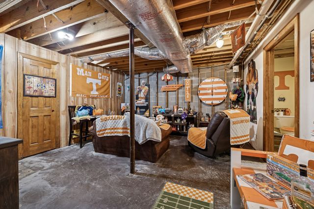 389 Trace Creek Rd, Red Boiling Springs, TN 37150