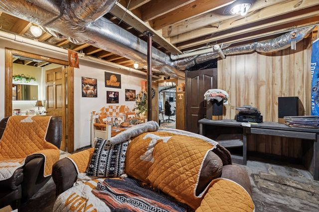 389 Trace Creek Rd, Red Boiling Springs, TN 37150