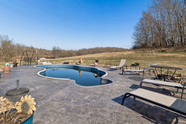 389 Trace Creek Rd, Red Boiling Springs, TN 37150