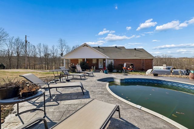 389 Trace Creek Rd, Red Boiling Springs, TN 37150