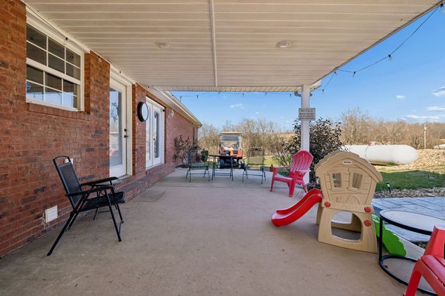 389 Trace Creek Rd, Red Boiling Springs, TN 37150