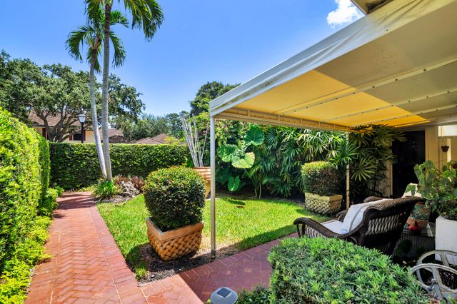 11290 Glen Oaks Court, North Palm Beach, FL 33408