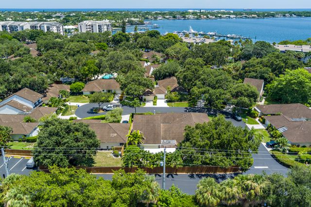 11290 Glen Oaks Court, North Palm Beach, FL 33408