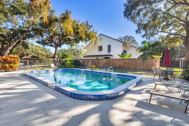 11290 Glen Oaks Court, North Palm Beach, FL 33408