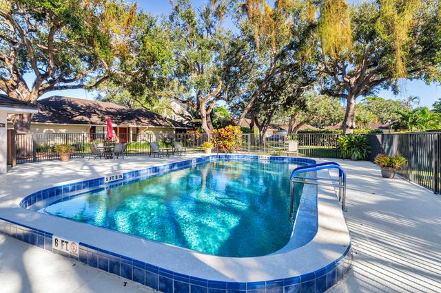 11290 Glen Oaks Court, North Palm Beach, FL 33408