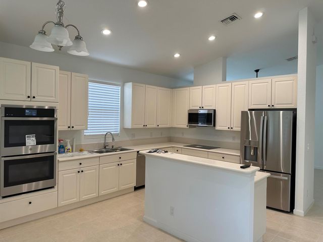 5007 SE Askew Avenue, Stuart, FL 34997