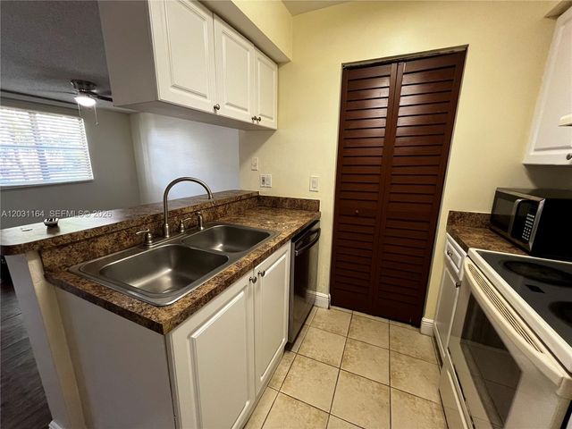 1239 SW 46th Ave 905, Pompano Beach, FL 33069