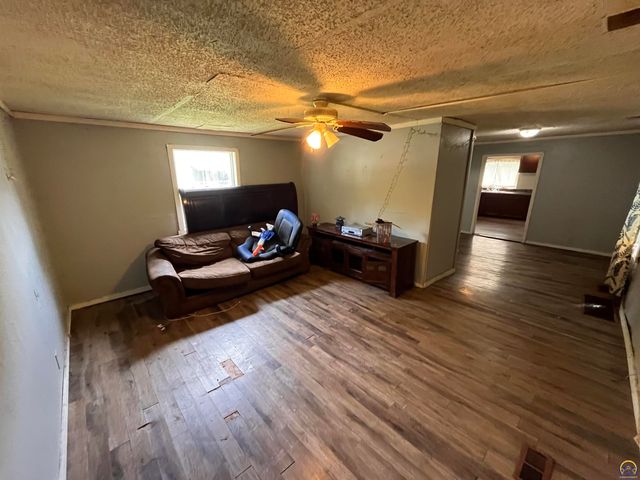 1326 NE Quincy ST, Topeka, KS 66608