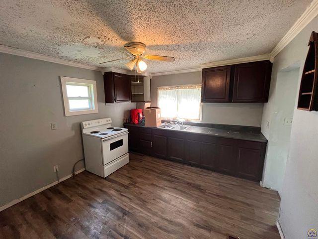 1326 NE Quincy ST, Topeka, KS 66608