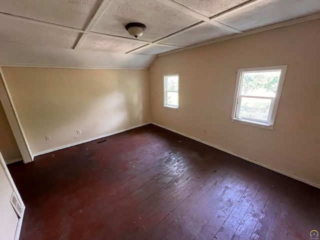 1326 NE Quincy ST, Topeka, KS 66608